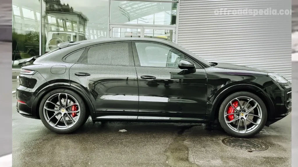 2025 Porsche Cayenne GTS: Unleashing Power and Style 2 2025 Porsche Cayenne GTS