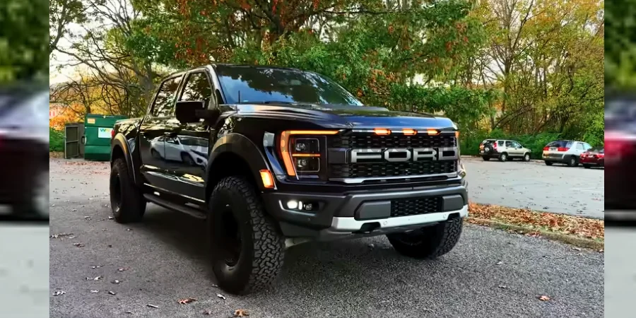 Off-Road Pickup Truck Guide: Top Models Built to Conquer Mud and Terrain 7 2025 Ford F-150 Raptor