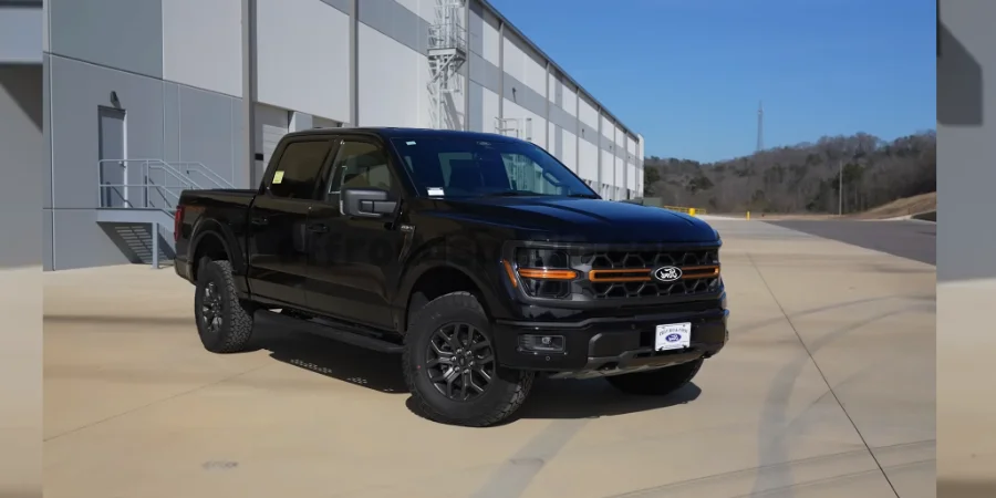 Off-Road Pickup Truck Guide: Top Models Built to Conquer Mud and Terrain 8 2025 Ford F-150 Tremor